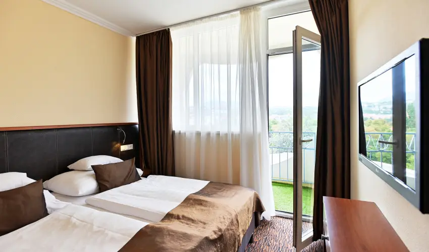 Hotel Eger & Park Eger - M�rcius 15. (min. 3 �j)