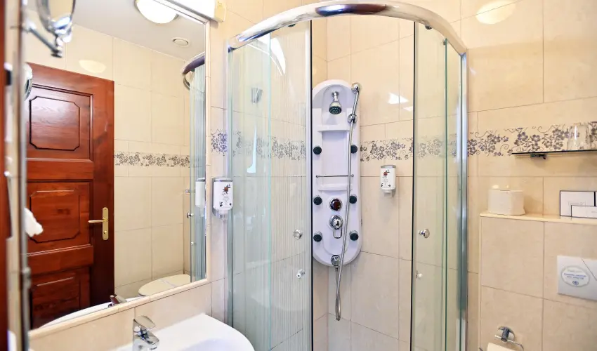 Hotel Eger & Park Eger - M�rcius 15. (min. 3 �j)