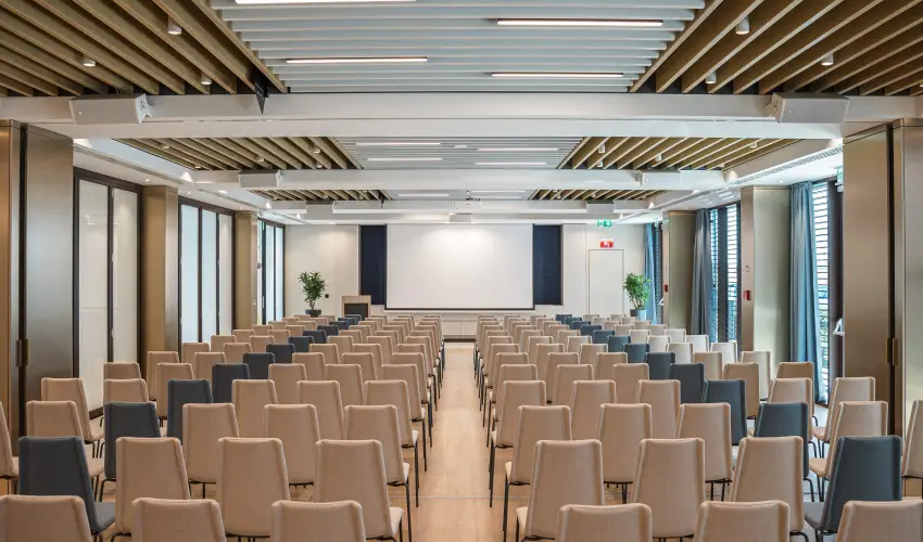 Hotel Energy & Business Center superior Paks - M�rcius 15.