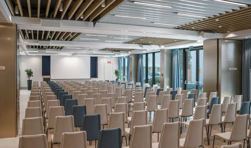 Hotel Energy & Business Center superior Paks - M�rcius 15.