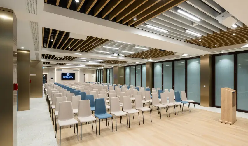 Hotel Energy & Business Center superior Paks - M�rcius 15.