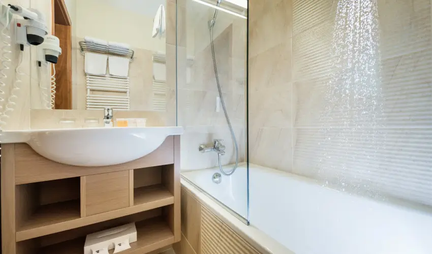 Hotel Eur�pa Fit H�v�z - M�rcius 15. (min. 3 �j)