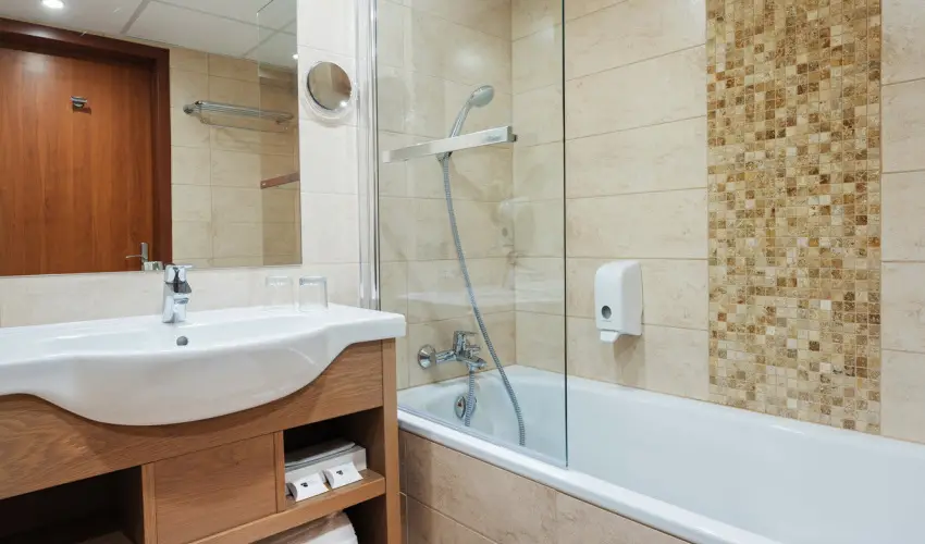 Hotel Eur�pa Fit H�v�z - M�rcius 15. (min. 3 �j)