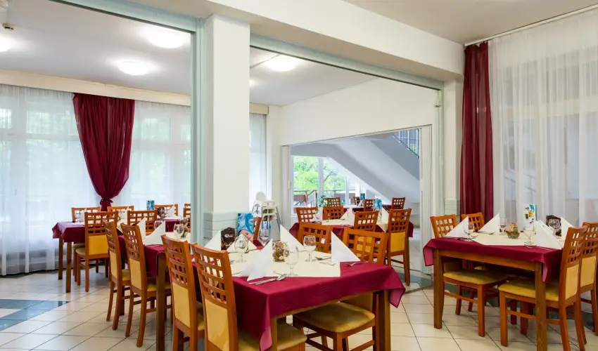 Hotel Forr�s Zalakaros Zalakaros - M�rcius 15.