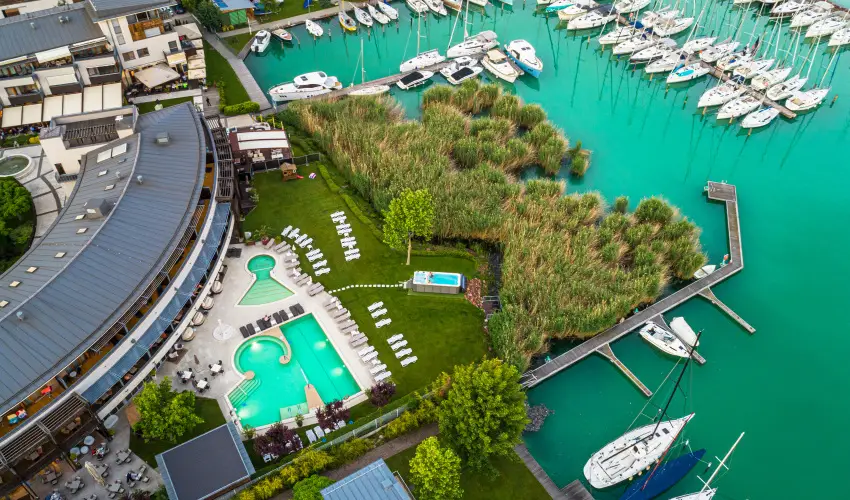 Hotel Golden Lake Resort Balatonf�red - M�rcius 15. 