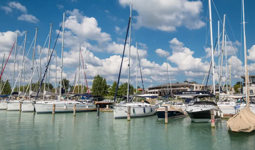 Hotel Golden Lake Resort Balatonf�red - M�rcius 15. 