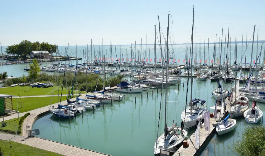 Hotel Golden Lake Resort Balatonf�red - M�rcius 15. 