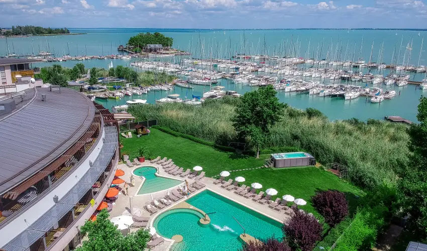 Hotel Golden Lake Resort Balatonf�red - M�rcius 15. 