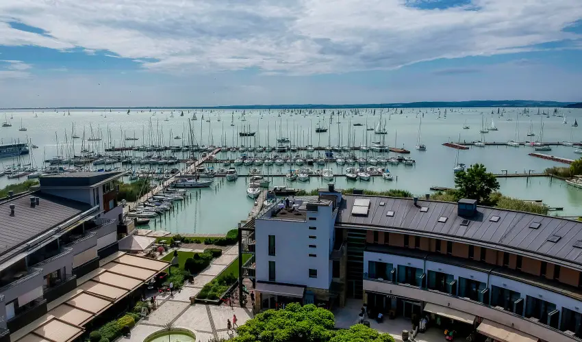 Hotel Golden Lake Resort Balatonf�red - M�rcius 15. 