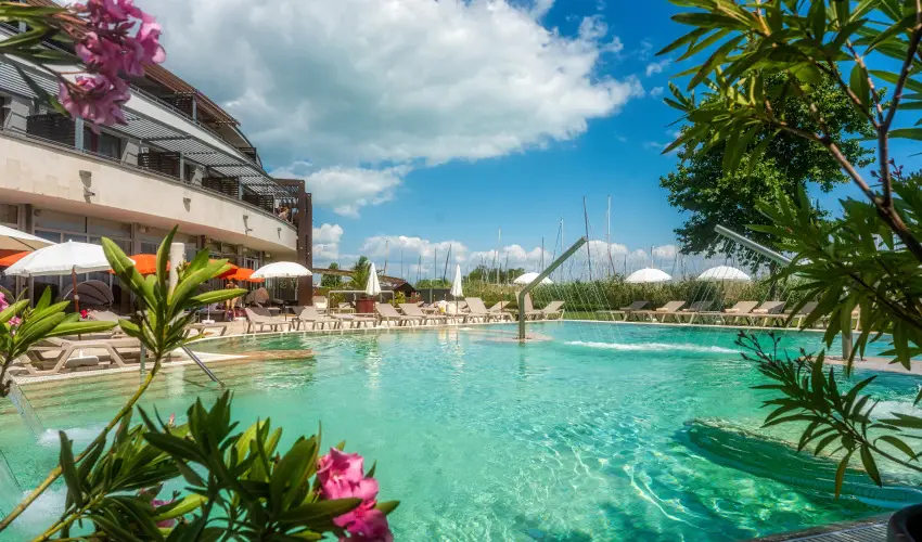 Hotel Golden Lake Resort Balatonf�red - M�rcius 15. 
