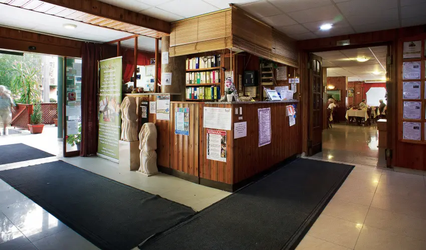 Hajnal Hotel Mez�k�vesd - M�rcius 15.