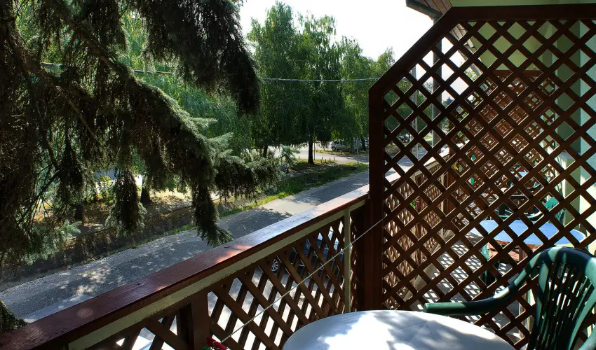 Hajnal Hotel Mez�k�vesd - M�rcius 15.