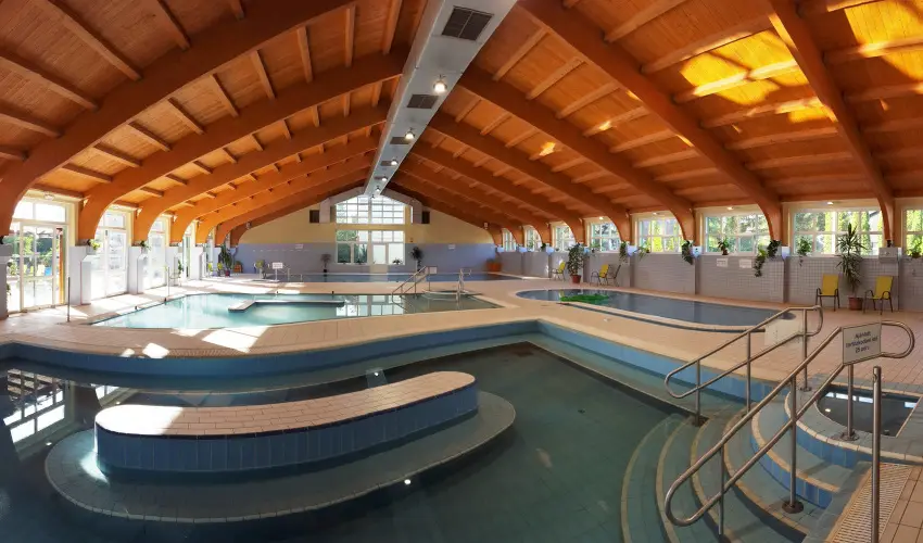 Hajnal Hotel Mez�k�vesd - M�rcius 15.