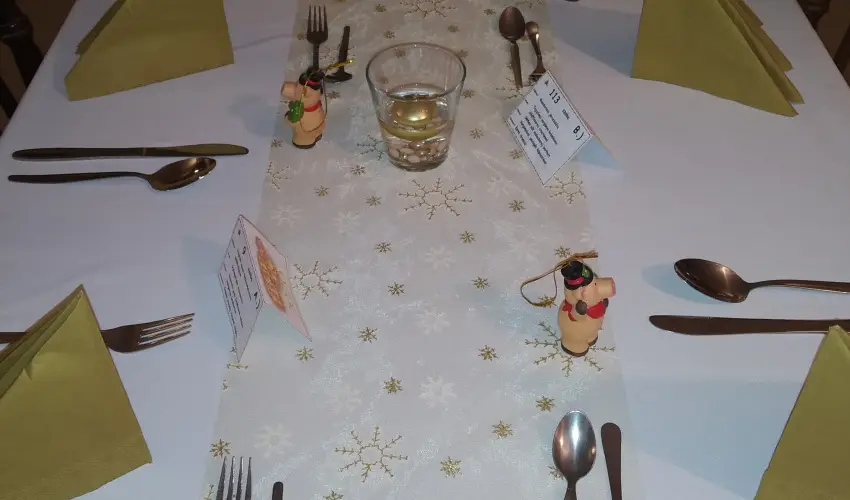 Hajnal Hotel Mez�k�vesd - M�rcius 15.