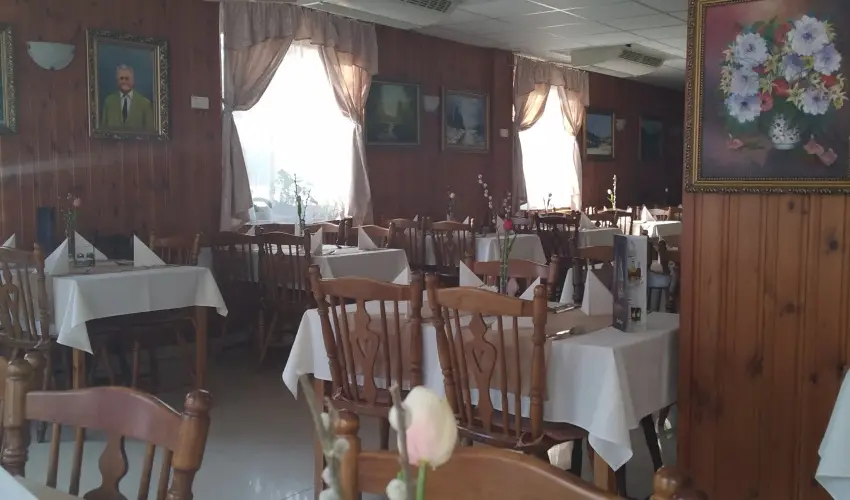 Hajnal Hotel Mez�k�vesd - M�rcius 15.