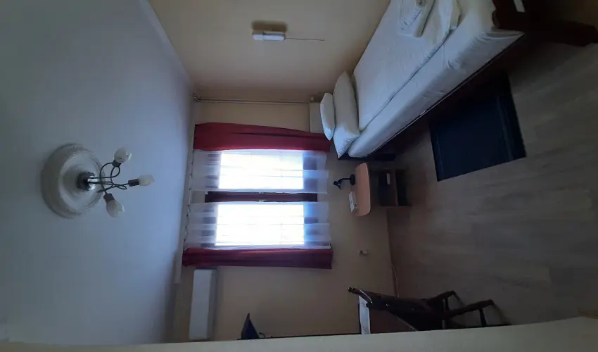 Hajnal Hotel Mez�k�vesd - M�rcius 15.