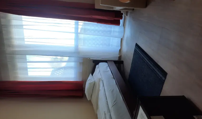 Hajnal Hotel Mez�k�vesd - M�rcius 15.