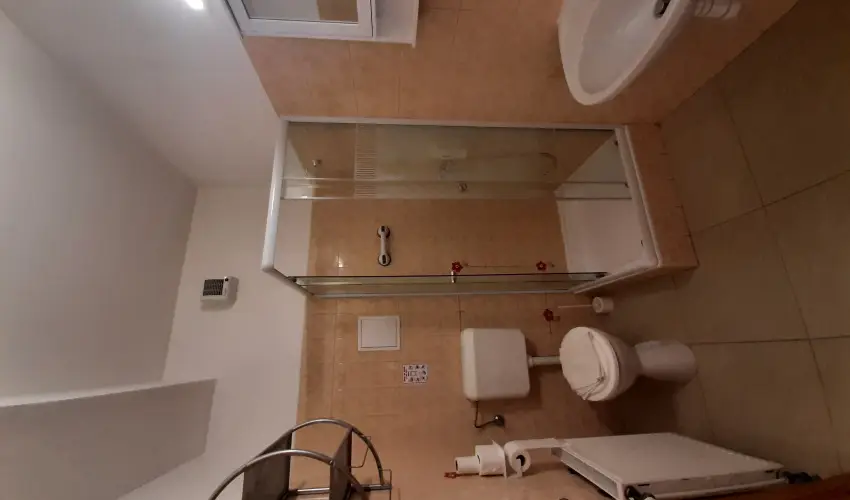 Hajnal Hotel Mez�k�vesd - M�rcius 15.