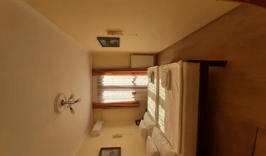 Hajnal Hotel Mez�k�vesd - M�rcius 15.