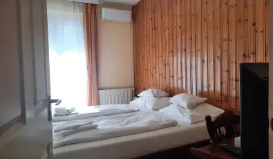 Hajnal Hotel Mez�k�vesd