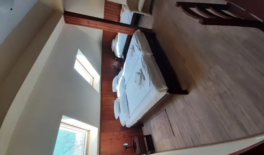 Hajnal Hotel Mez�k�vesd - M�rcius 15.