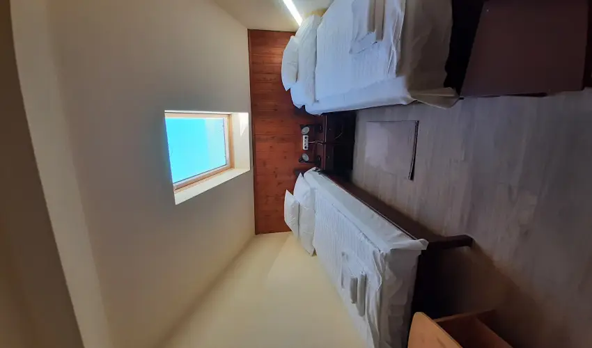 Hajnal Hotel Mez�k�vesd - M�rcius 15.