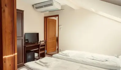 Hajnal Hotel Mez�k�vesd