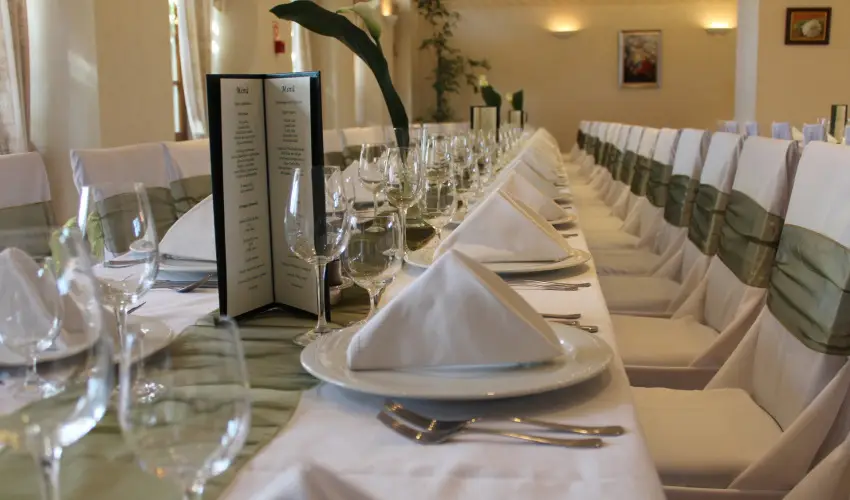 Hasik Hotel D�br�nte - M�rcius 15.  (min. 2 �j)