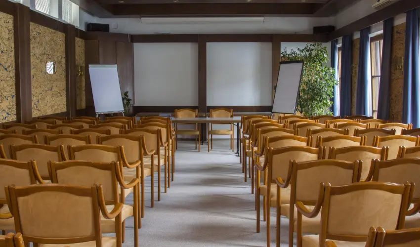 Hasik Hotel D�br�nte - M�rcius 15.  (min. 2 �j)