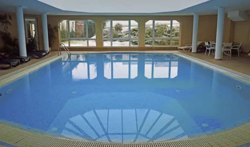 Hasik Hotel D�br�nte - M�rcius 15.  (min. 2 �j)