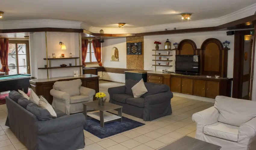 Hasik Hotel D�br�nte - M�rcius 15.  (min. 2 �j)