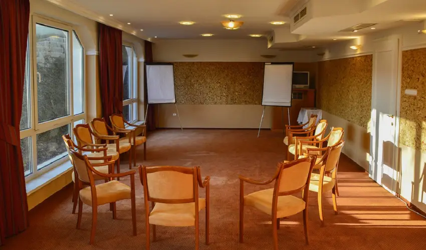 Hasik Hotel D�br�nte - M�rcius 15.  (min. 2 �j)