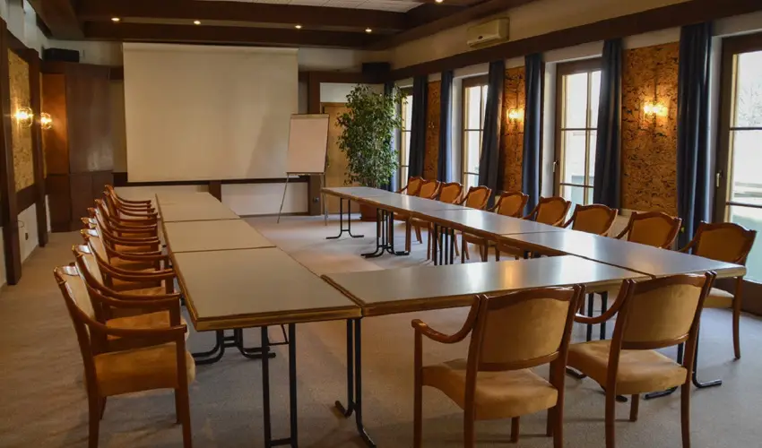 Hasik Hotel D�br�nte - M�rcius 15.  (min. 2 �j)