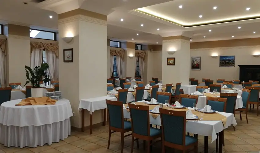Hasik Hotel D�br�nte - M�rcius 15.  (min. 2 �j)