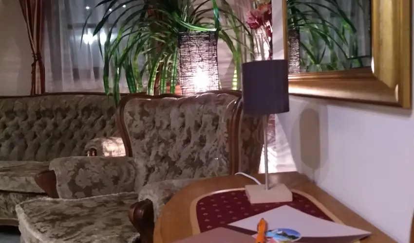 Hasik Hotel D�br�nte - M�rcius 15.  (min. 2 �j)