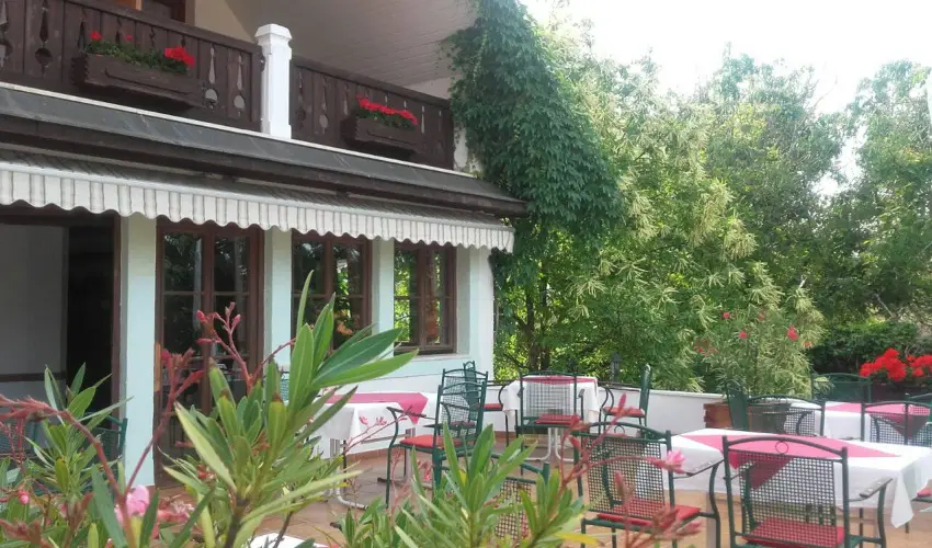 Hasik Hotel D�br�nte - M�rcius 15.  (min. 2 �j)