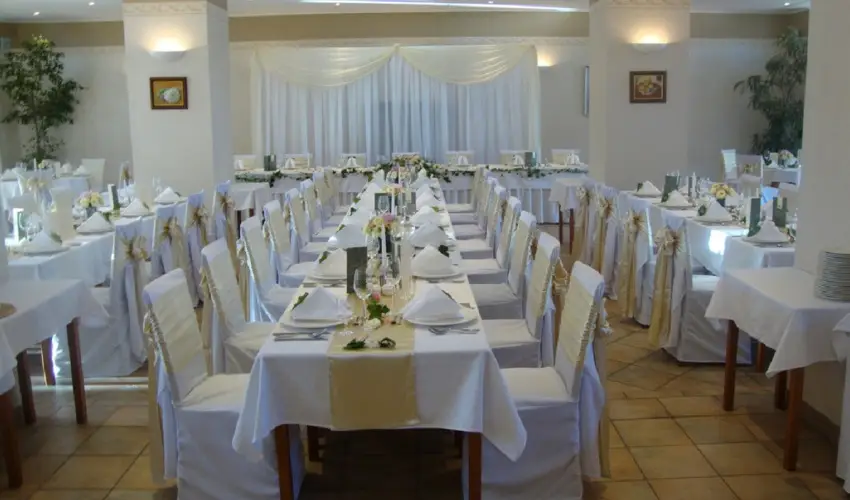 Hasik Hotel D�br�nte - M�rcius 15.  (min. 2 �j)