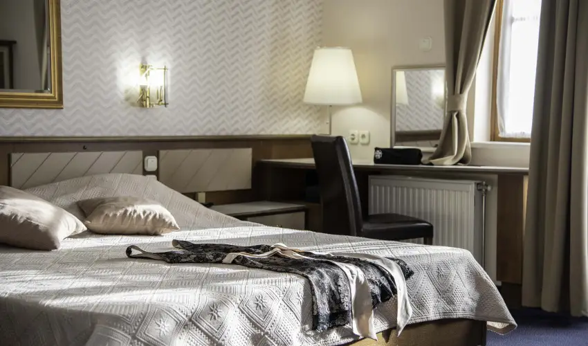 Hasik Hotel D�br�nte - M�rcius 15.  (min. 2 �j)