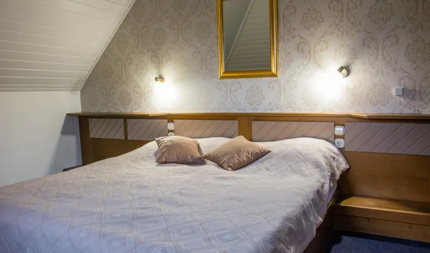 Hasik Hotel D�br�nte - M�rcius 15.  (min. 2 �j)