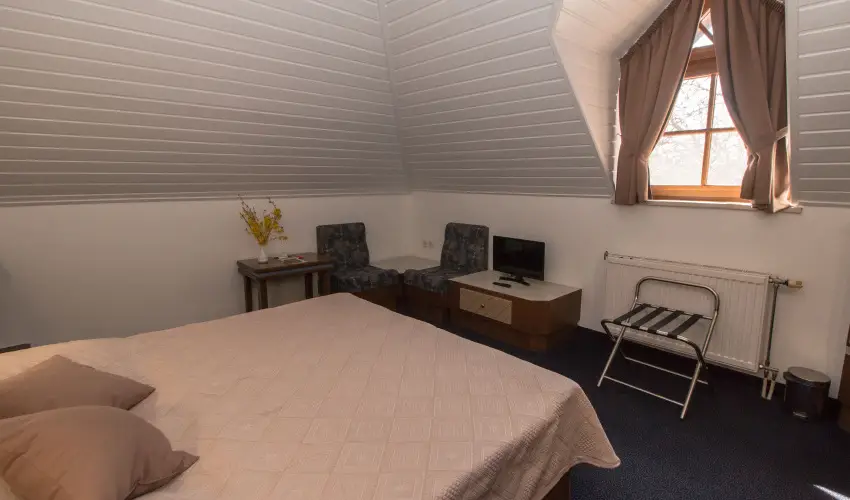 Hasik Hotel D�br�nte - M�rcius 15.  (min. 2 �j)