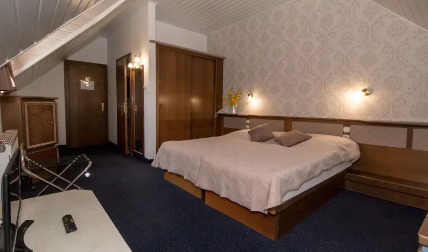 Hasik Hotel D�br�nte - M�rcius 15.  (min. 2 �j)