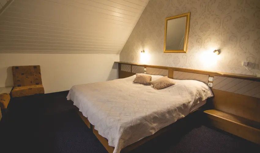 Hasik Hotel D�br�nte - M�rcius 15.  (min. 2 �j)
