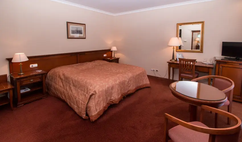 Hasik Hotel D�br�nte - M�rcius 15.  (min. 2 �j)