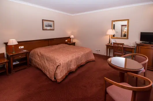 Hasik Hotel - M�rcius 15.  (min. 2 �j)