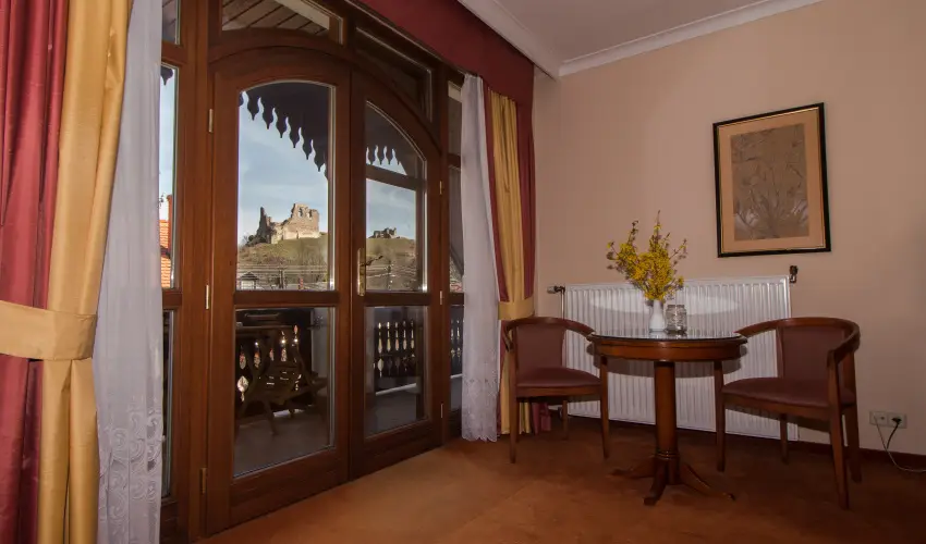Hasik Hotel D�br�nte - M�rcius 15.  (min. 2 �j)