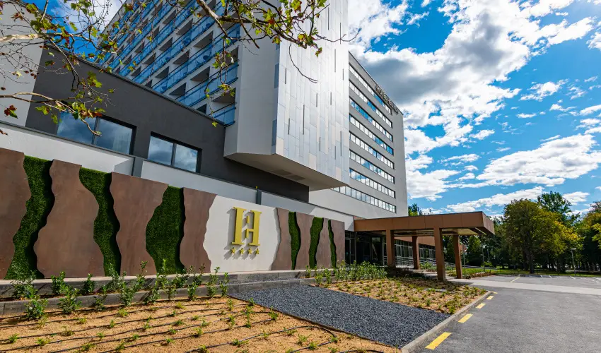 Hotel Helikon Keszthely - M�rcius 15.  (min. 2 �j)
