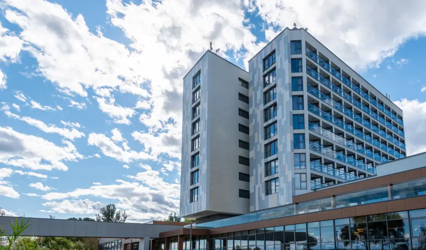 Hotel Helikon Keszthely - M�rcius 15.  (min. 2 �j)