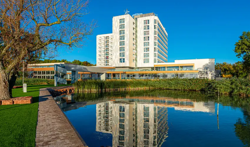 Hotel Helikon Keszthely - M�rcius 15.  (min. 2 �j)