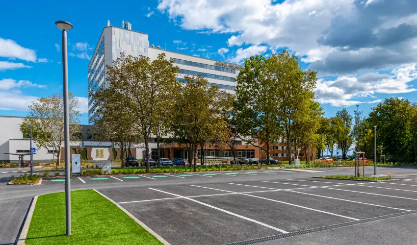 Hotel Helikon Keszthely - M�rcius 15.  (min. 2 �j)