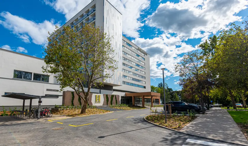 Hotel Helikon Keszthely - M�rcius 15.  (min. 2 �j)